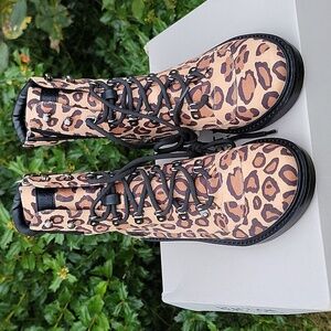 Kenneth Cole Reaction Rhyme Hiker Leopard Print Lace Up Boot Size 7.5